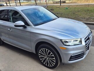 2020 Audi Q5 45 TFSI II (FY), серый, 3349999 рублей, вид 4