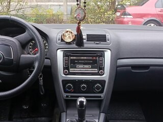 2010 Skoda Octavia II (A5) Рестайлинг, чёрный, 800000 рублей, вид 5