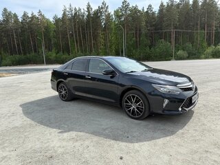 2017 Toyota Camry VII (XV50) Рестайлинг 2, серый, 1950000 рублей, вид 2