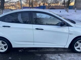 2011 Hyundai Solaris I, белый, 850000 рублей, вид 2
