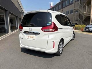 2021 Honda Freed II Рестайлинг, белый, 1220000 рублей, вид 4