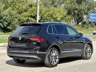 2017 Volkswagen Tiguan II, чёрный, 2299000 рублей, вид 4