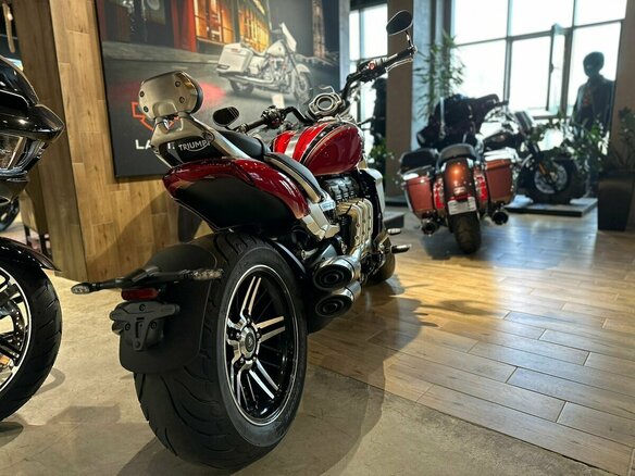 2023 Triumph Rocket 3, красный, 2990000 рублей - вид 9