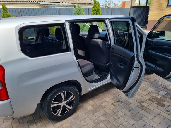 2015 Toyota Succeed I Рестайлинг, серебристый, 1400000 рублей - вид 23