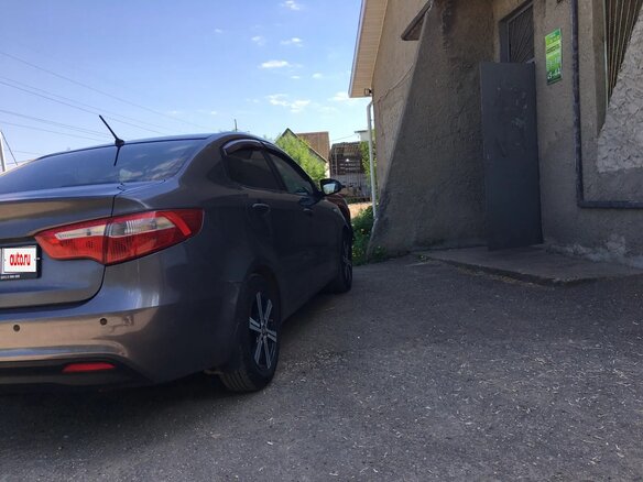 2012 Kia Rio 5-speed III, серый, 750000 рублей - вид 1