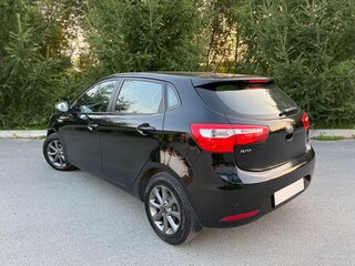 2013 Kia Rio III, чёрный, 790000 рублей, вид 4