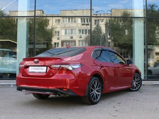 2021 Toyota Camry VIII (XV70) Рестайлинг, красный, 2699000 рублей, вид 5