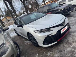 2021 Toyota Camry US Market VIII (XV70) Рестайлинг, белый, 3000000 рублей, вид 1
