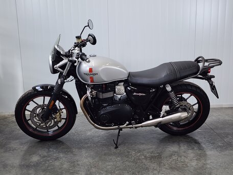 2017 Triumph Street Twin, серый, 599000 рублей, вид 5
