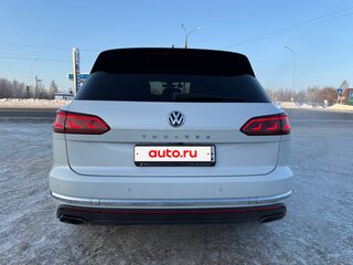 2019 Volkswagen Touareg III, белый, 6500000 рублей, вид 4