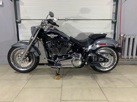 2021 Harley-Davidson Fat Boy, серый, 1849000 рублей, вид 3