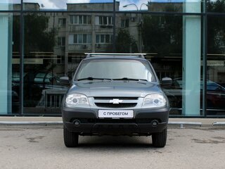 2017 Chevrolet Niva I Рестайлинг, серый, 635000 рублей, вид 2
