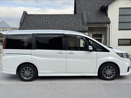 2022 Honda Stepwgn Spada V Рестайлинг, белый, 2460000 рублей, вид 4
