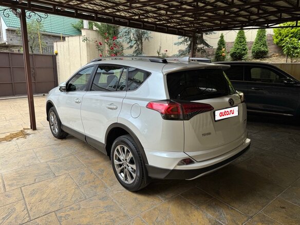 2018 Toyota RAV4 IV (XA40) Рестайлинг, белый, 2790000 рублей - вид 8