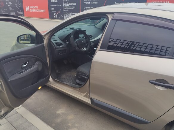 2010 Renault Fluence I, бежевый, 648000 рублей - вид 9