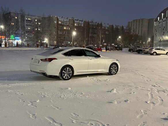 2017 Genesis G80 I, белый, 2500000 рублей - вид 9