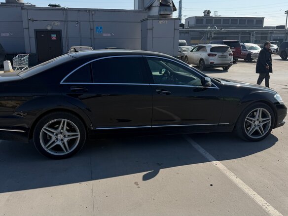 2011 Mercedes-Benz S-Класс 300 V (W221) Рестайлинг, чёрный, 1700000 рублей - вид 1