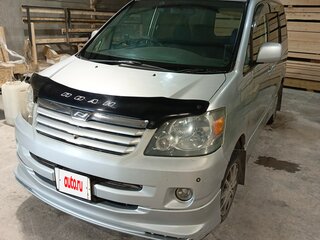 2002 Toyota Noah I (R60), серый, 650000 рублей, вид 1
