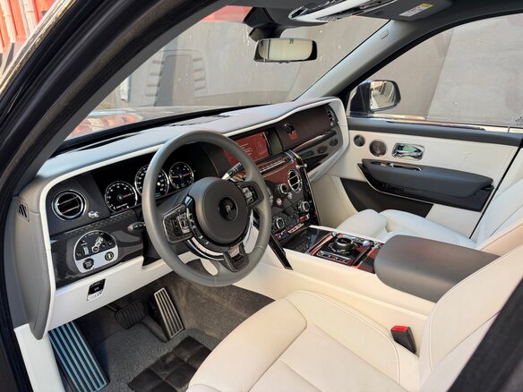 2020 Rolls-Royce Cullinan Black Badge I (Series I), серый, 28500000 рублей - вид 10