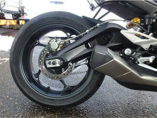 2024 Triumph Street Triple, жёлтый, 1090000 рублей, вид 4