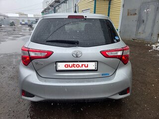 2017 Toyota Vitz III (XP130) Рестайлинг 2, серебристый, 925000 рублей, вид 4