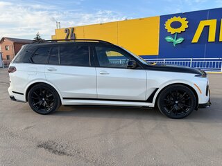 2023 BMW X7 40i I (G07) Рестайлинг, белый, 11300000 рублей, вид 4