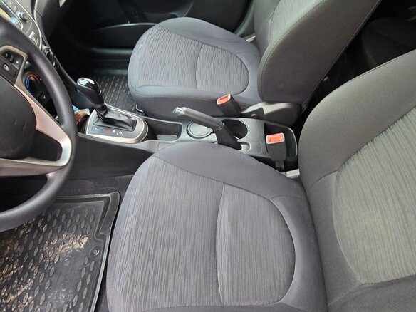 2015 Hyundai Solaris I Рестайлинг, пурпурный, 1300000 рублей - вид 2