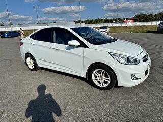2013 Hyundai Solaris I, белый, 850000 рублей, вид 3
