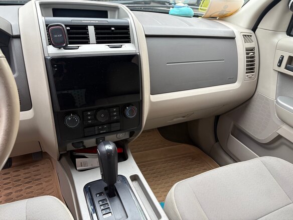 2010 Ford Escape II, белый - вид 11