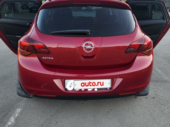 2011 Opel Astra J, красный, 750000 рублей - вид 1