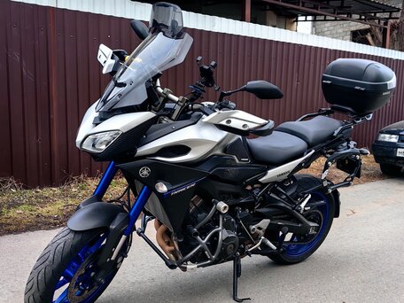 2015 Yamaha MT-09 Tracer (FJ-09), серебристый, 800000 рублей, вид 3