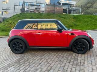 2013 Mini Hatch Cooper II (R56) Рестайлинг, красный, 1130000 рублей, вид 4