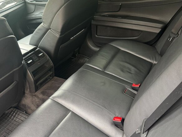 2010 BMW 7 серии 740d V (F01/F02/F04), чёрный, 1600000 рублей - вид 7