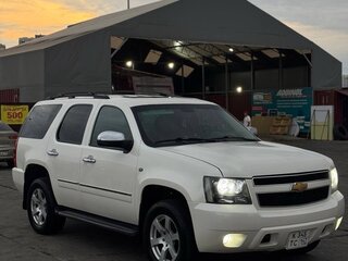 2013 Chevrolet Tahoe 6AT III, белый, 2000000 рублей, вид 3