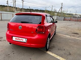 2010 Volkswagen Polo V, красный, 650000 рублей, вид 2