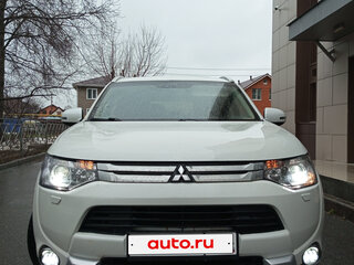 2014 Mitsubishi Outlander III Рестайлинг, белый, 1670000 рублей, вид 5