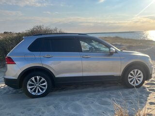 2017 Volkswagen Tiguan II, серебристый, 2120000 рублей, вид 3