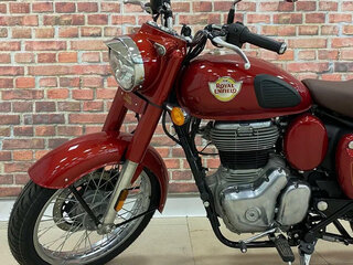 2026 Royal Enfield Classic 350, красный, 497000 рублей, вид 2