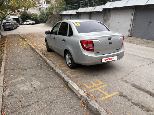 2012 Lada (ВАЗ) Granta I, серебристый, 365000 рублей - вид 2