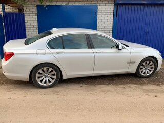 2010 BMW 7 серии 730i V (F01/F02/F04), белый, 2500000 рублей, вид 2