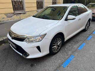 2015 Toyota Camry VII (XV50) Рестайлинг, белый, 2300000 рублей, вид 2