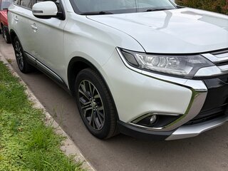 2016 Mitsubishi Outlander III Рестайлинг 2, белый, 1640000 рублей, вид 3
