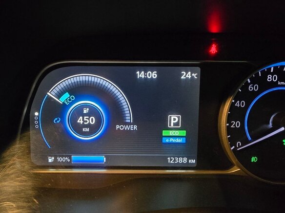 2019 Nissan Leaf II (ZE1), серебристый, 2420000 рублей - вид 1