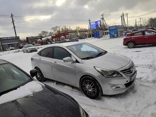 2014 Hyundai Solaris I Рестайлинг, серебристый, 520000 рублей, вид 2