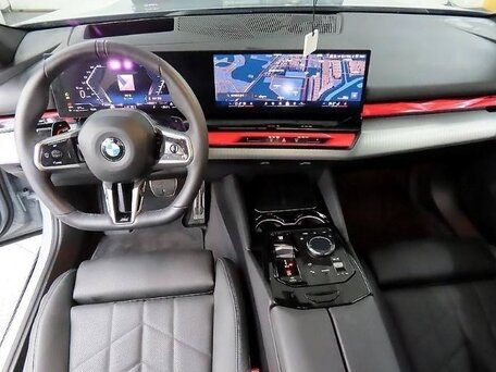 2025 BMW 5 серии 520i VIII (G60/G61/G68), серебристый, 7890000 рублей, вид 5
