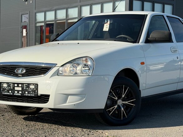 2016 Lada (ВАЗ) Priora I Рестайлинг, белый, 660000 рублей - вид 2