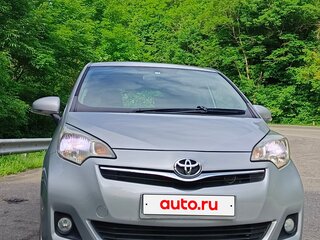 2011 Toyota Ractis II, серебристый, 1080000 рублей, вид 2