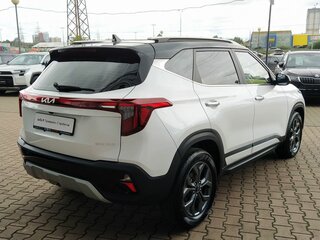 2024 Kia Seltos I Рестайлинг, белый, 2330000 рублей, вид 3