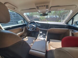 2019 Volkswagen Touareg III, бежевый, 3700000 рублей, вид 3
