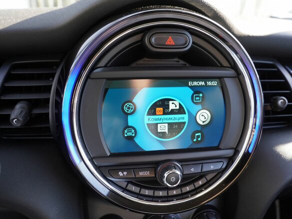 2021 Mini Hatch Cooper III (F55/F56) Рестайлинг 2, белый, 2580000 рублей - вид 21